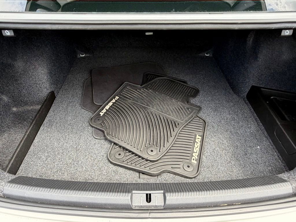 Used 2013 Volkswagen Passat TDI SEL Premium image 15