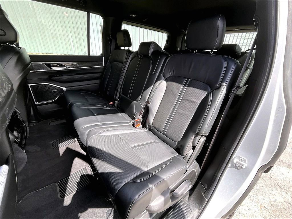 Used 2022 Jeep Wagoneer Series III AWD/4WD image 15