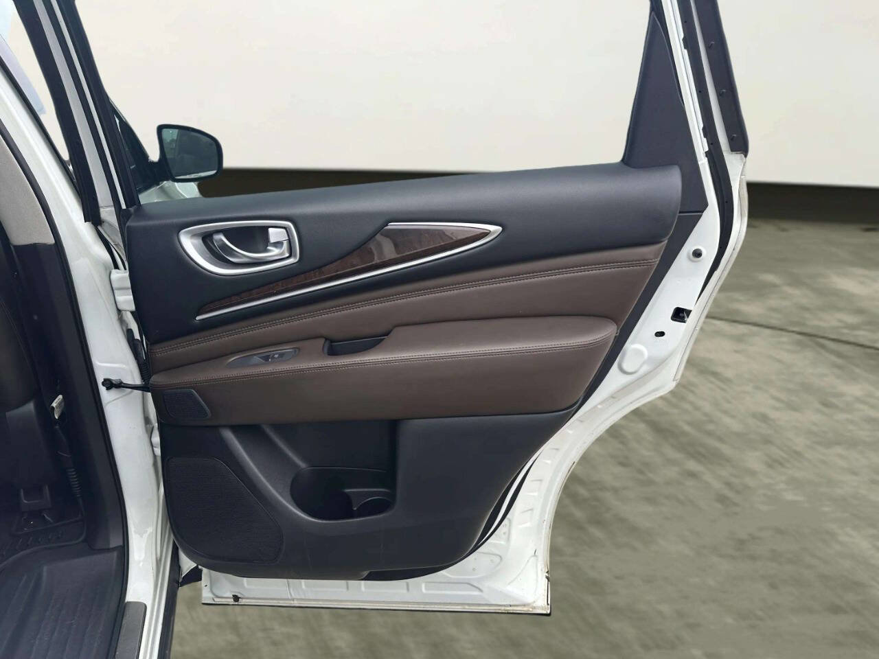 Used 2014 INFINITI QX60 Luxe w/ Deluxe Touring Package AWD/4WD image 18