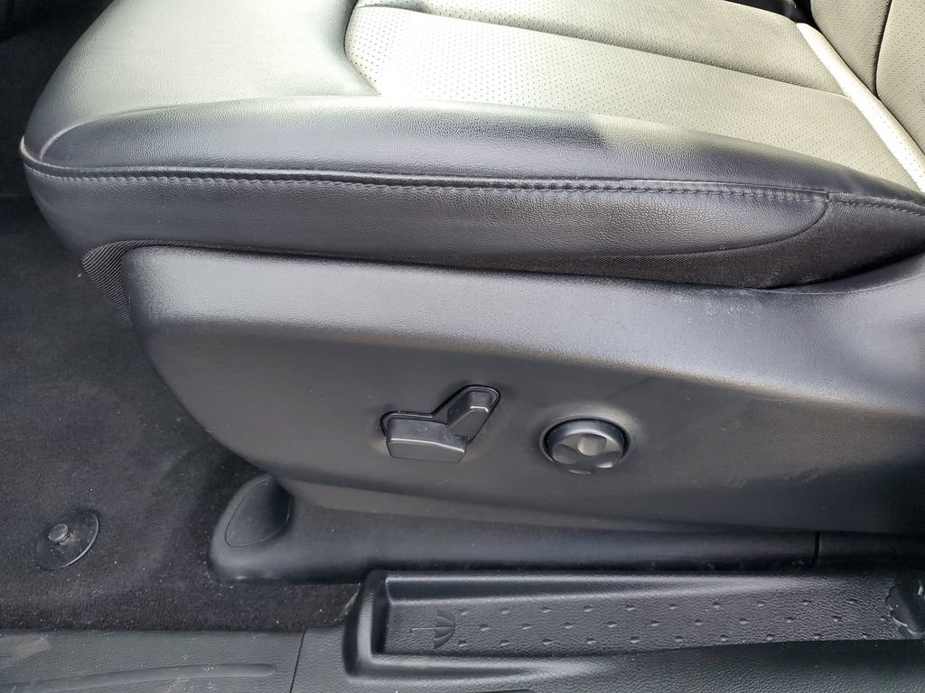 Used 2025 Chrysler Pacifica Select FWD image 10