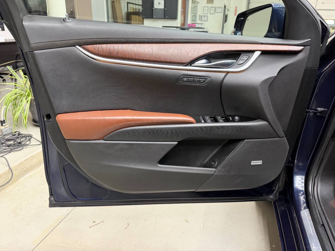 Used 2018 Cadillac XTS Premium Luxury AWD/4WD image 10