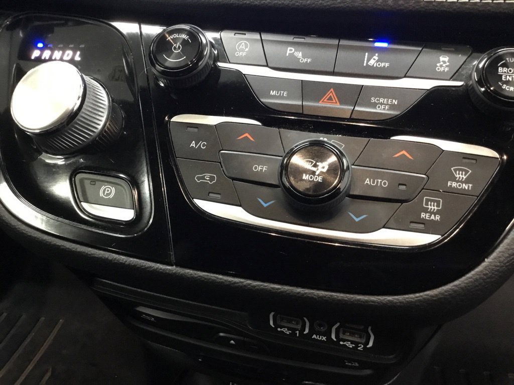 Used 2021 Chrysler Pacifica Touring-L w/ Uconnect Theater Family Group AWD/4WD image 28