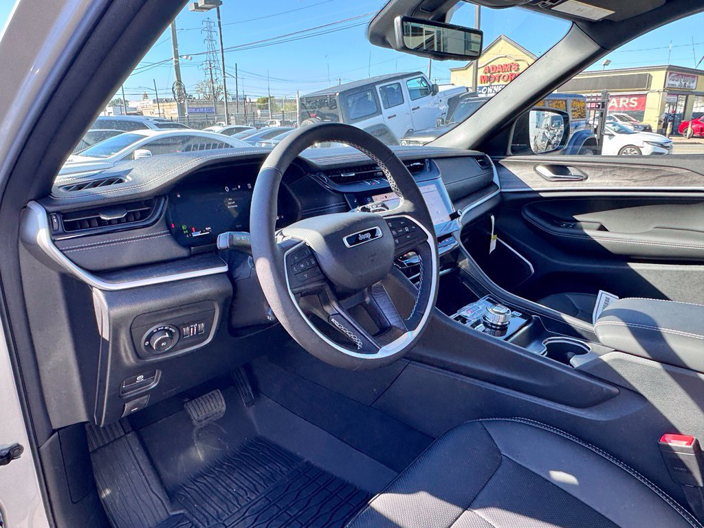 New 2026 Jeep Grand Cherokee L Limited AWD/4WD image 13
