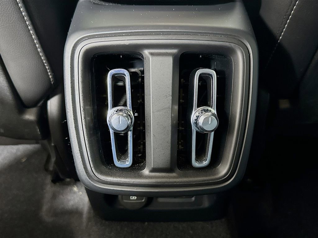 Used 2023 Volvo XC40 B5 Core w/ Convenience Package image 25
