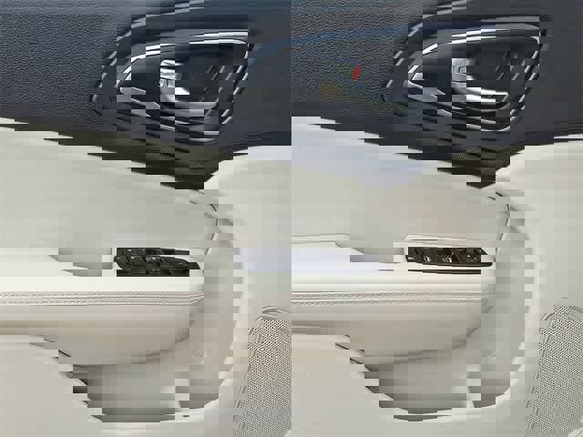 Used 2016 Chrysler 200 Limited image 26