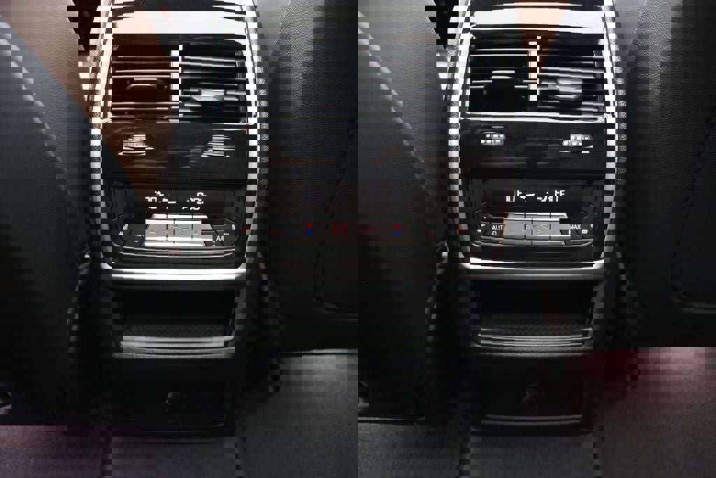 Used 2022 BMW X5 M50i w/ Executive Package image 15