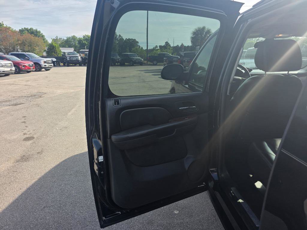 Used 2009 Chevrolet Avalanche LTZ AWD/4WD image 8