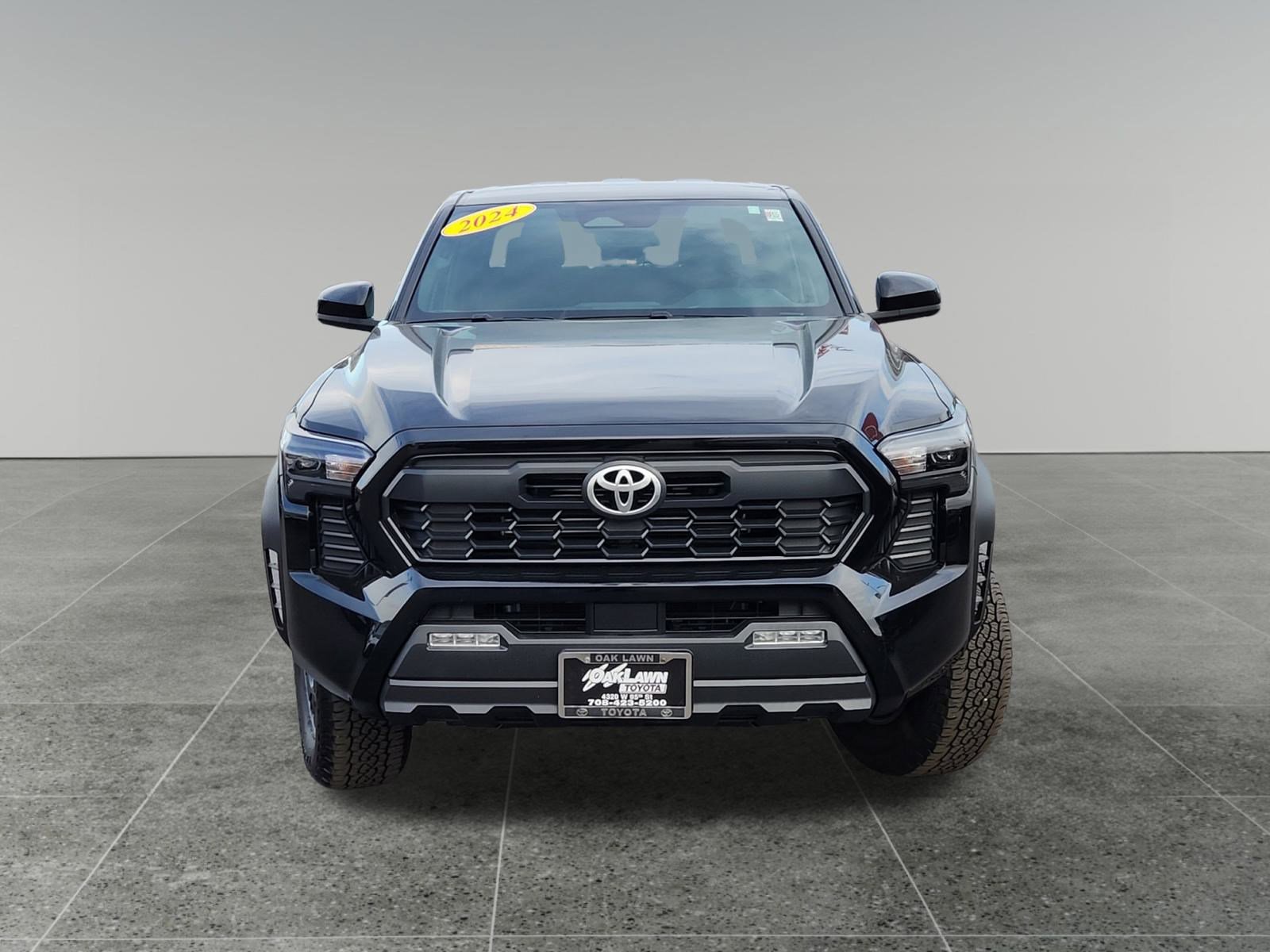 Used 2024 Toyota Tacoma TRD Off-Road image 2