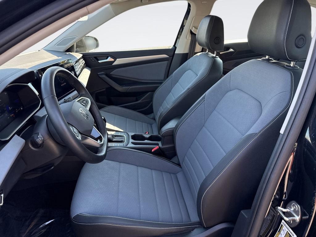 Used 2025 Volkswagen Jetta SE image 13