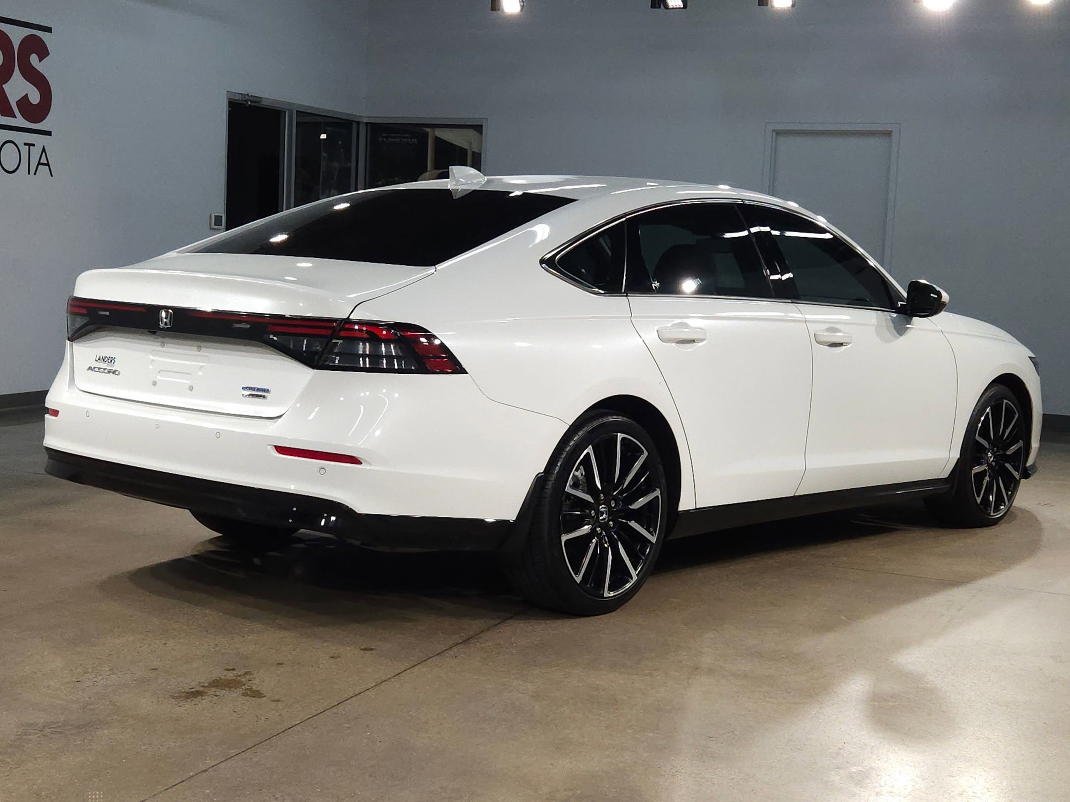 Used 2023 Honda Accord Touring image 7