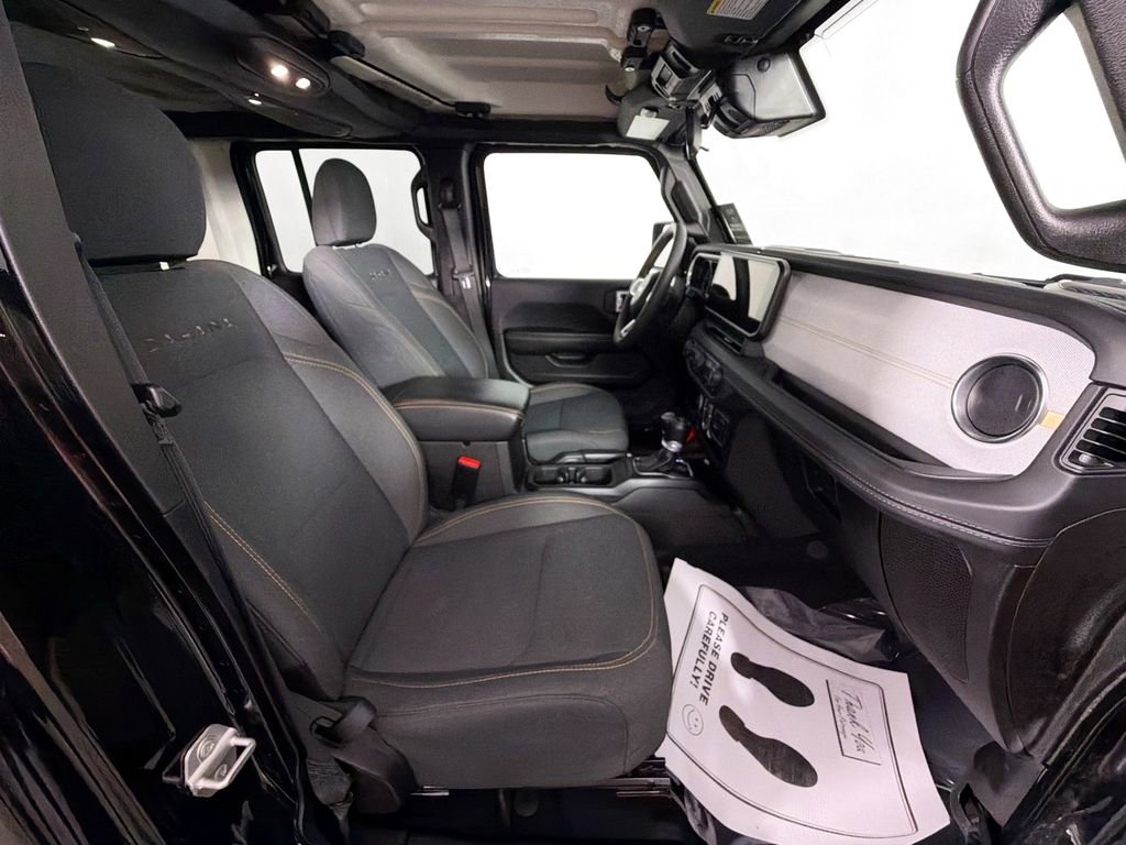 Used 2024 Jeep Wrangler Sahara image 27