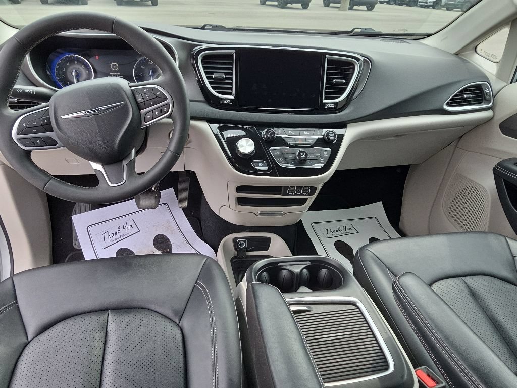 Used 2024 Chrysler Pacifica Touring-L FWD image 14