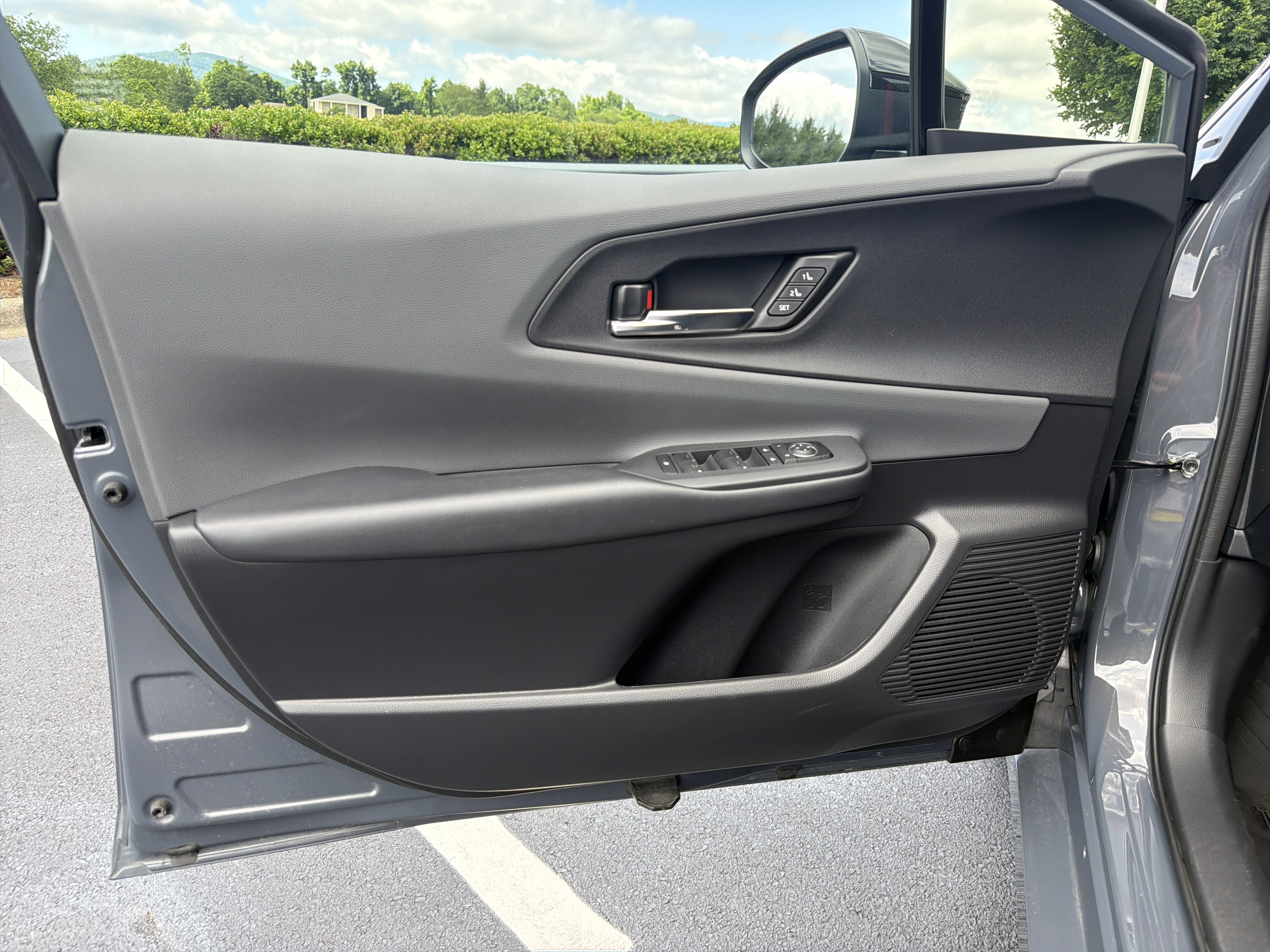 Certified 2025 Toyota Prius Limited FWD image 9