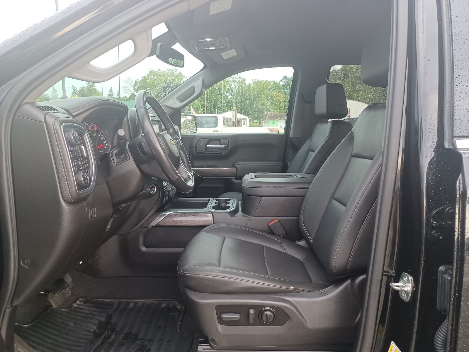 Used 2022 Chevrolet Silverado 1500 LTZ w/ Z71 Off-Road Package AWD/4WD image 10