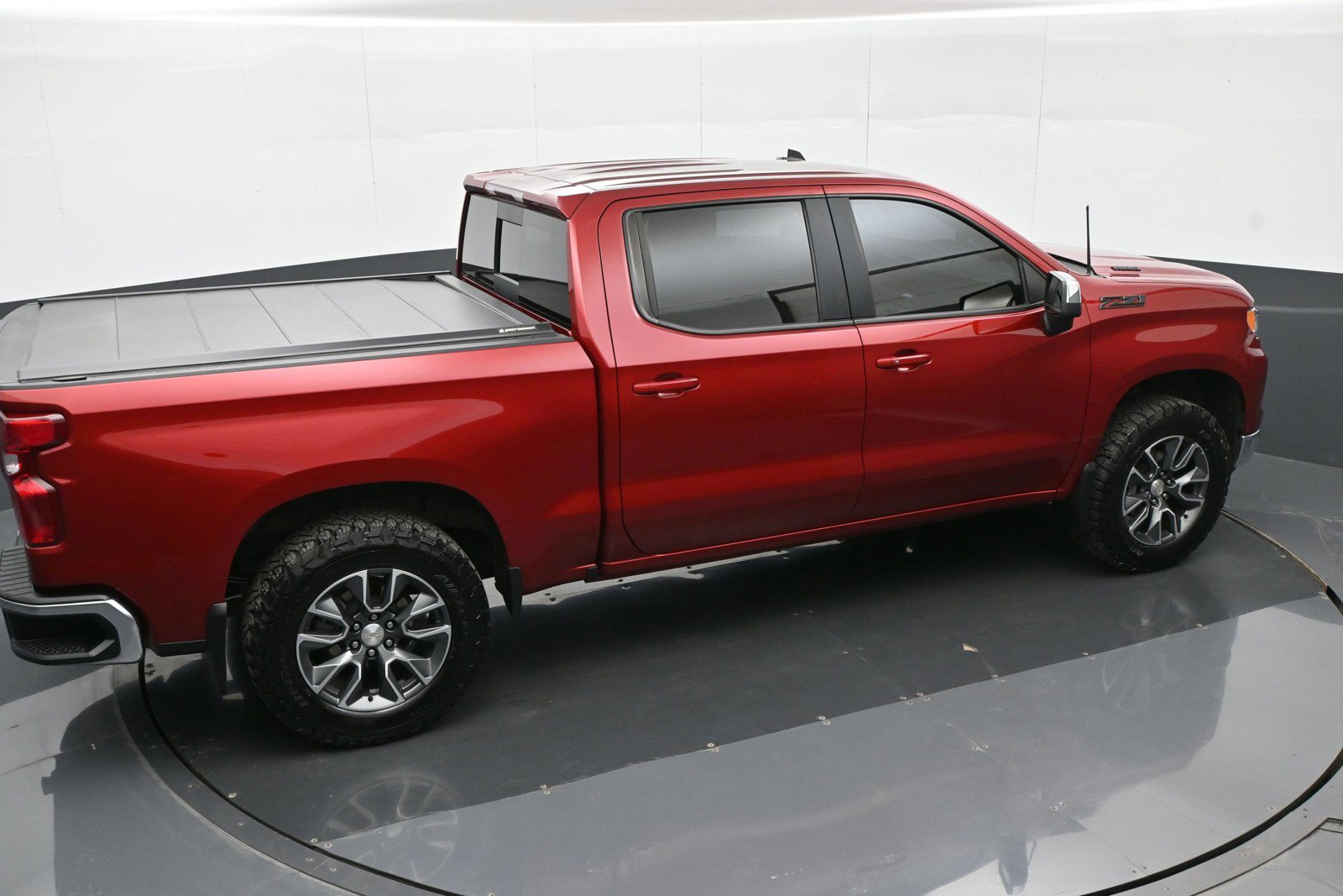 Used 2023 Chevrolet Silverado 1500 LT AWD/4WD image 31