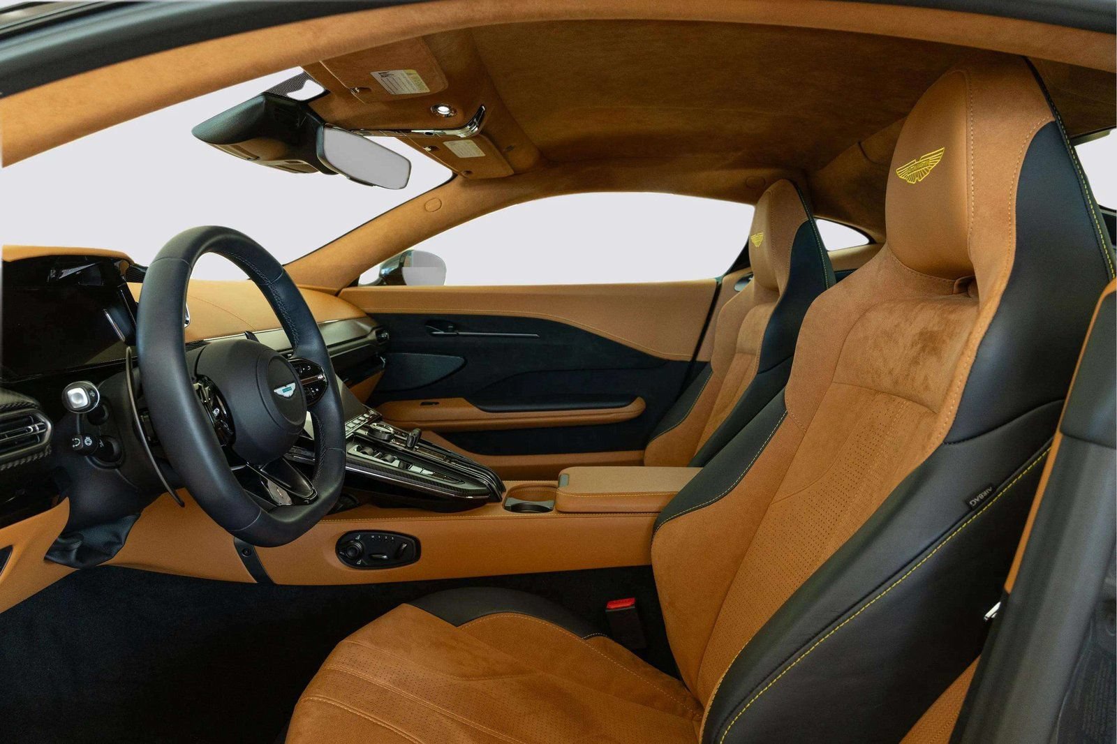Used 2025 Aston Martin V8 Vantage Coupe RWD image 13