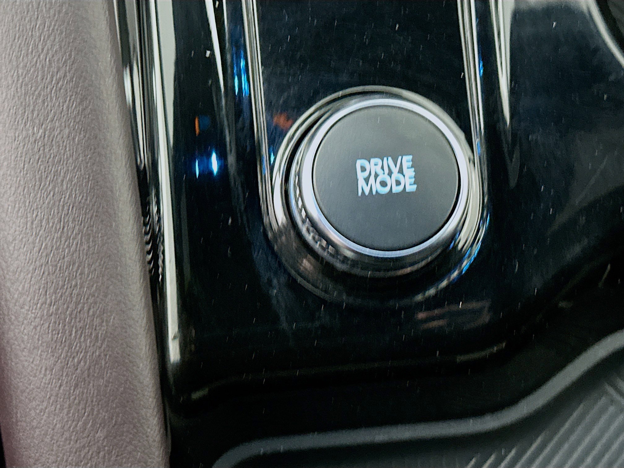 Used 2025 Ford Explorer Platinum w/ LUX Leather Package image 26