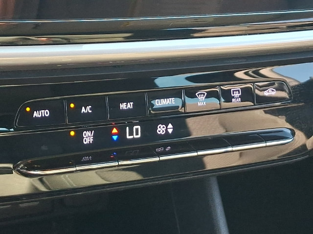 Used 2023 Chevrolet Bolt EUV LT FWD image 13