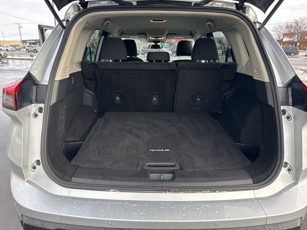 Used 2024 Nissan Rogue S image 28