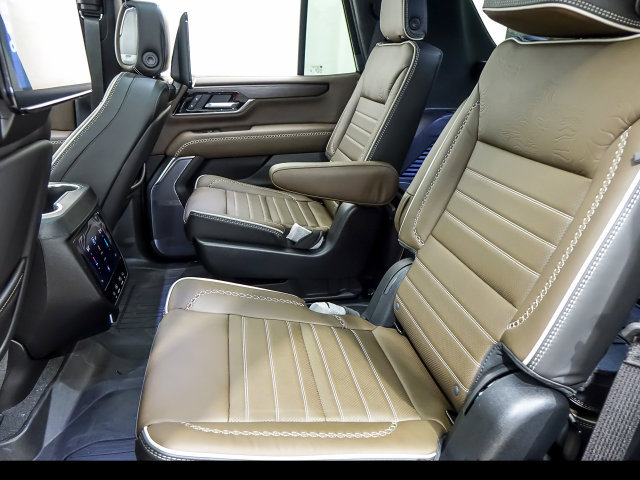 New 2026 GMC Yukon Denali Ultimate w/ LPO, Hit The Road Package AWD/4WD image 10