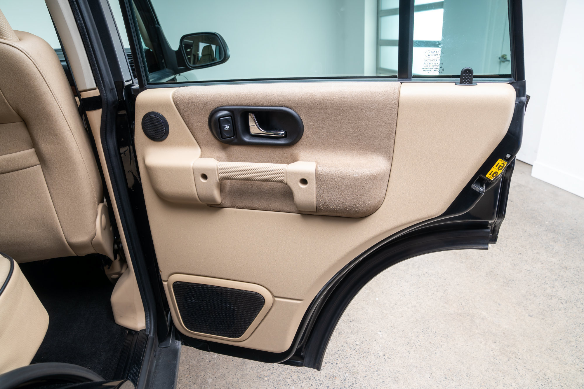 Used 2004 Land Rover Discovery SE AWD/4WD image 23