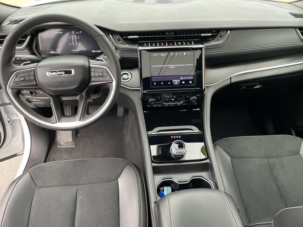 Certified 2025 Jeep Grand Cherokee Altitude AWD/4WD image 15