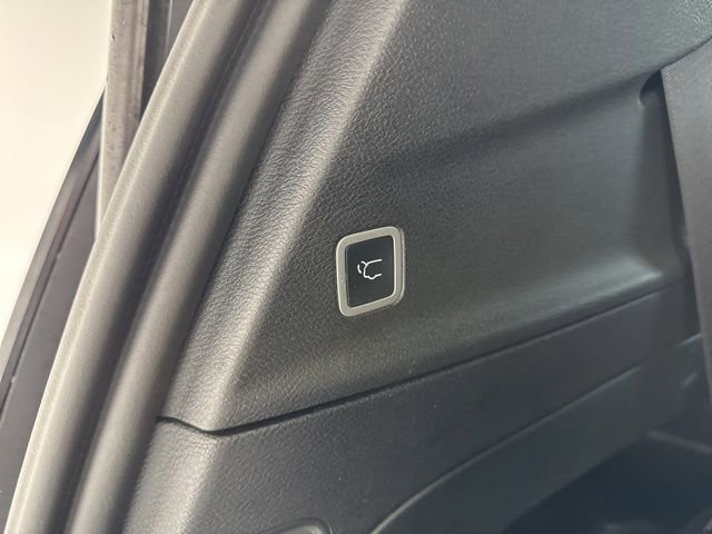 Used 2023 Chrysler Pacifica Touring-L w/ S Appearance Package image 12