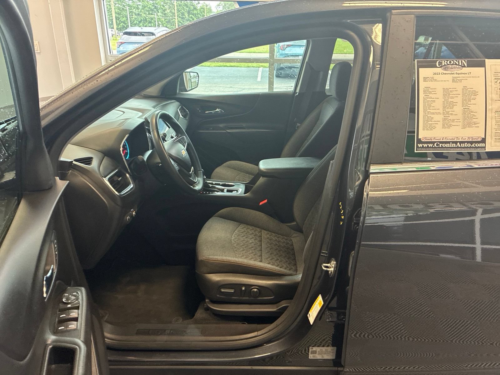Used 2023 Chevrolet Equinox LT w/ Driver Convenience Package AWD/4WD image 17