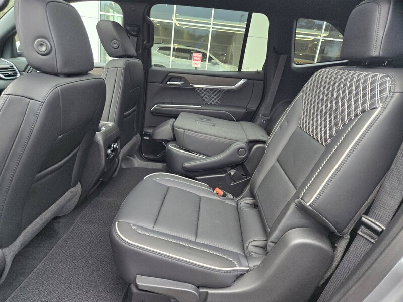 New 2026 GMC Acadia Denali w/ Super Cruise Package FWD image 30