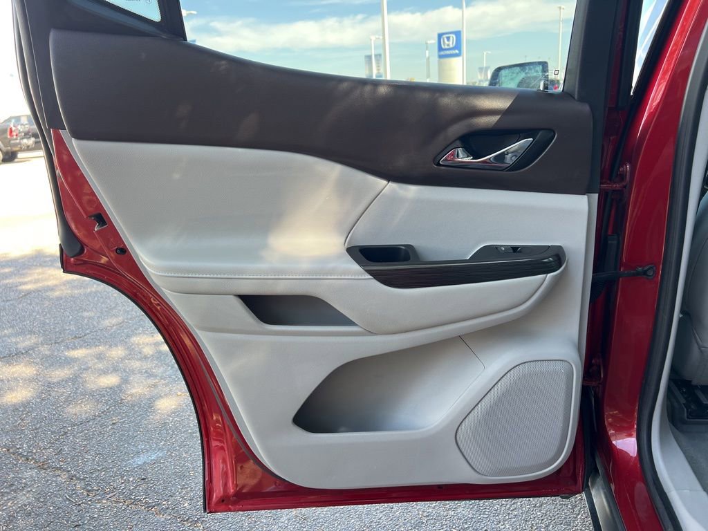 Used 2023 GMC Acadia SLT image 17