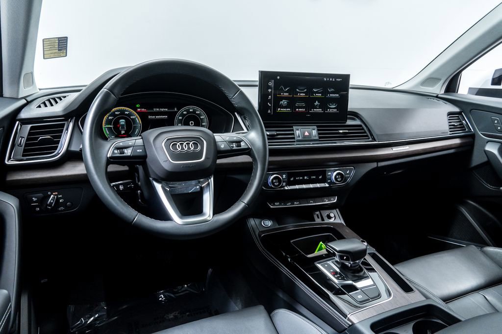 Used 2024 Audi Q5 e Premium Plus w/ Premium Plus Package image 4