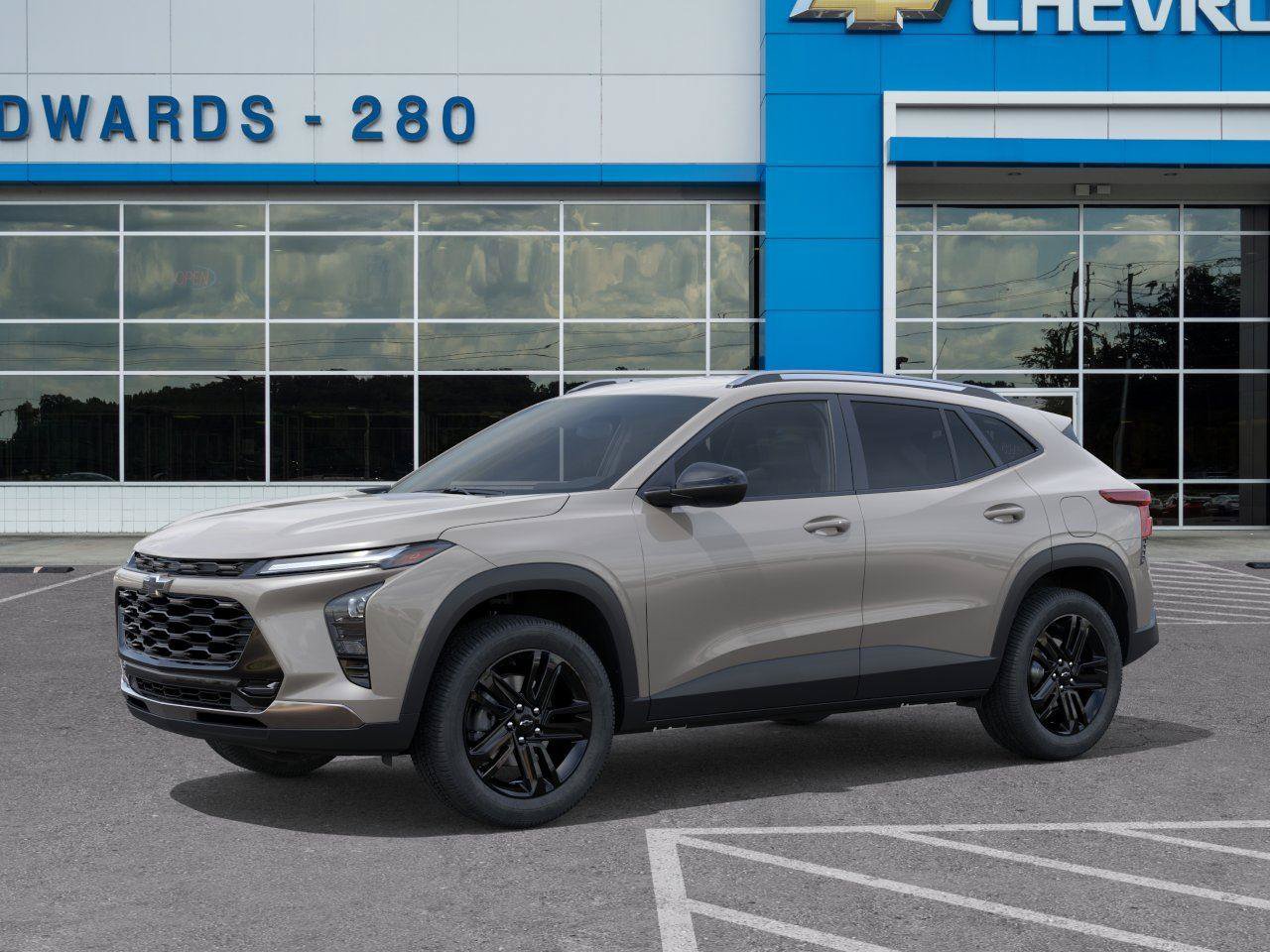 New 2026 Chevrolet Trax ACTIV FWD image 2