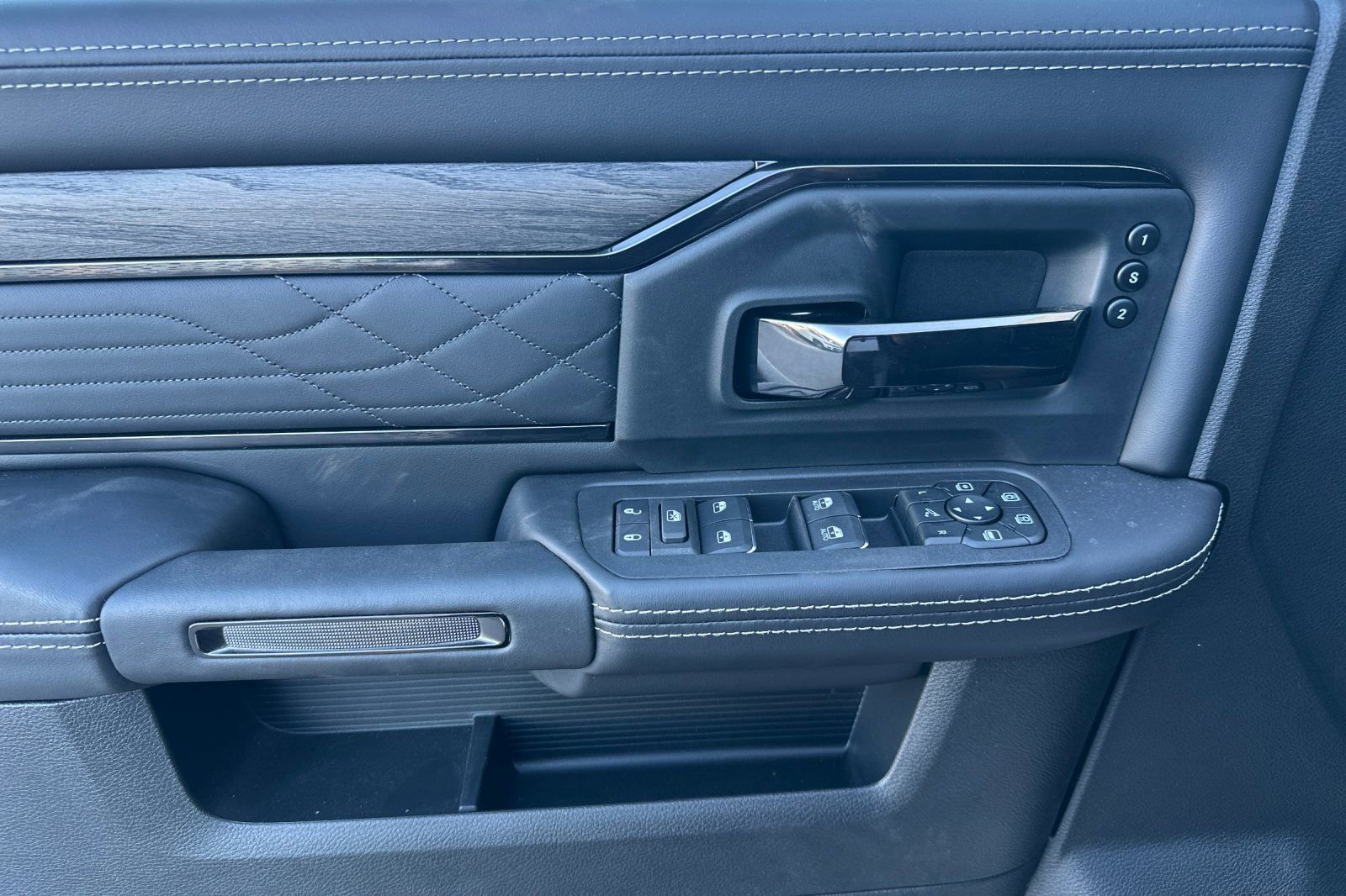 New 2026 RAM 3500 Limited image 12