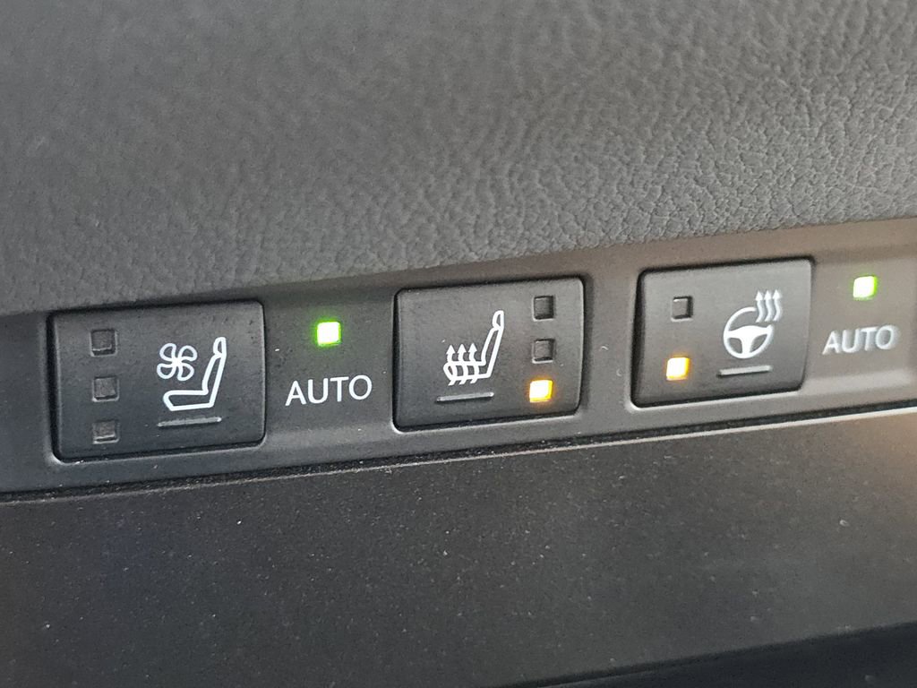 Used 2024 Lexus ES 350 Luxury w/ Accessory Package (Z2) image 17