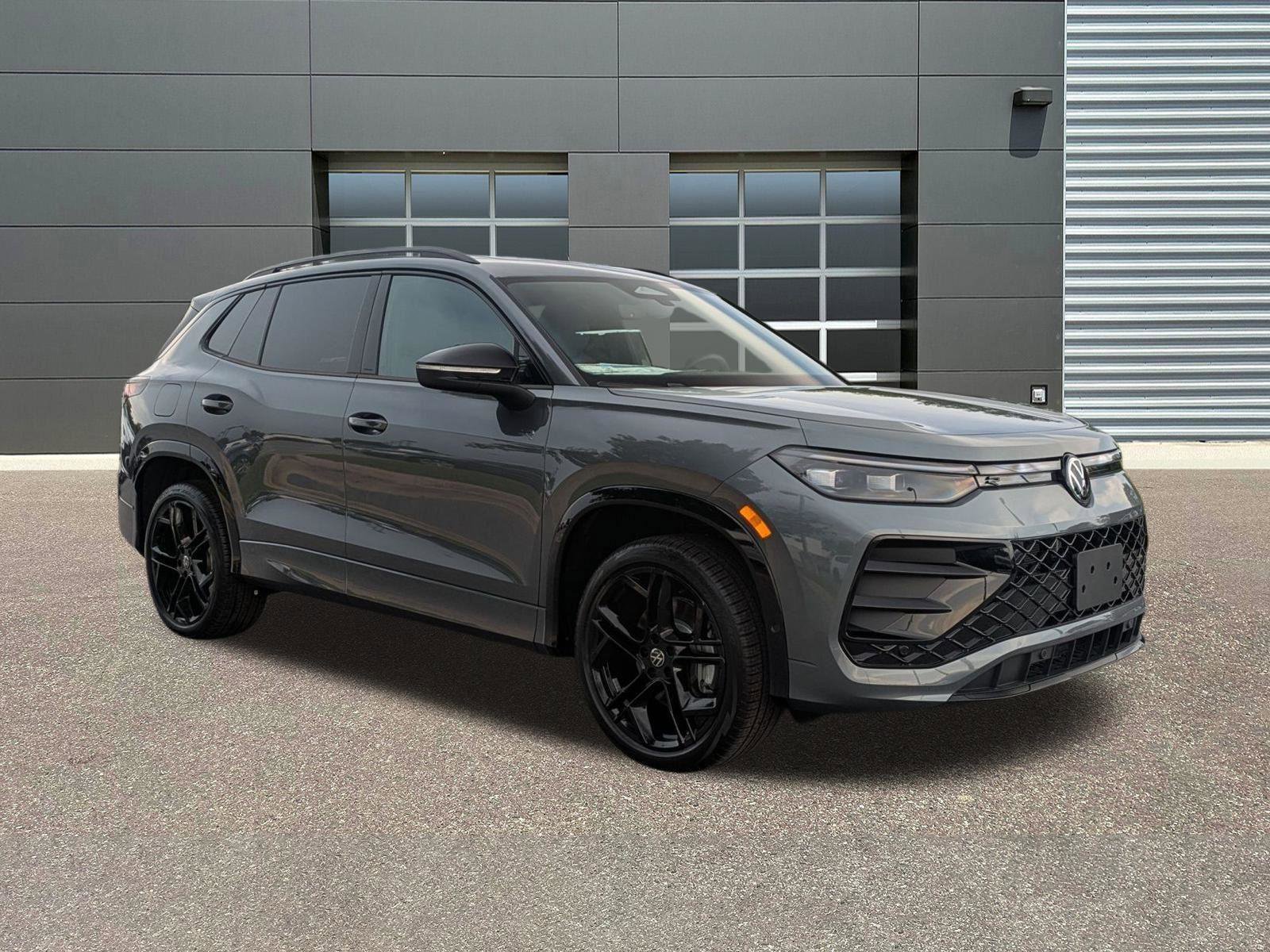 New 2025 Volkswagen Tiguan SE R-Line