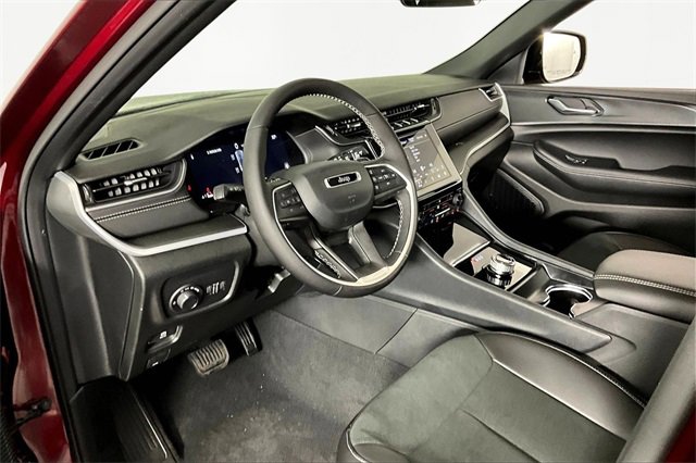 New 2025 Jeep Grand Cherokee Laredo image 8