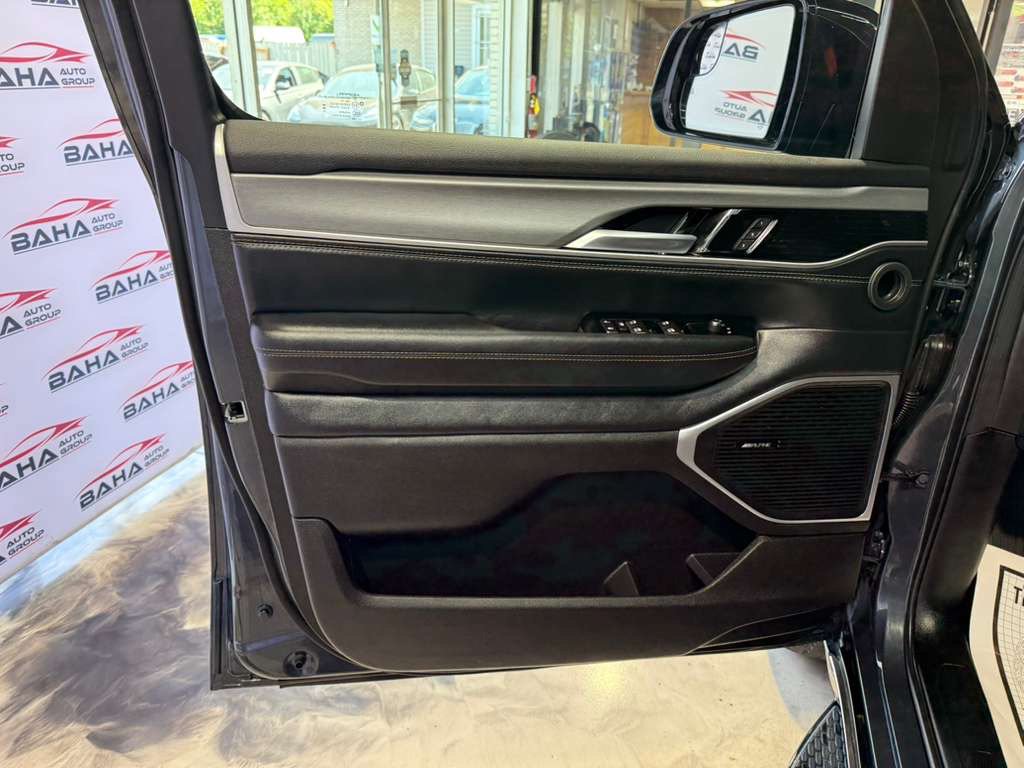 Used 2025 Jeep Wagoneer Series II AWD/4WD image 37