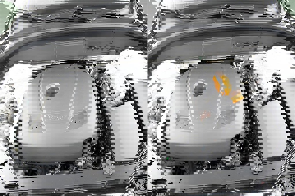 Used 2025 Volvo XC60 T8 Plus w/ Protection Package Premier image 13