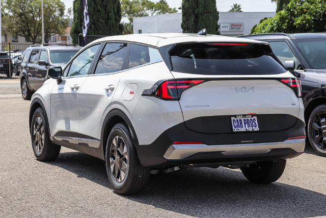 New 2027 Kia Sportage LX FWD image 14