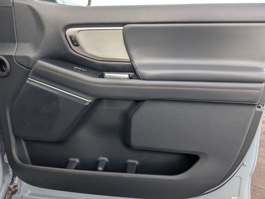 New 2025 Ford Expedition Active image 51