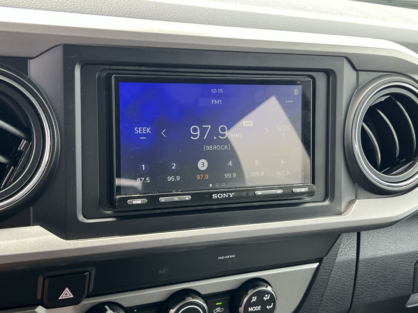 Used 2019 Toyota Tacoma SR5 AWD/4WD image 18