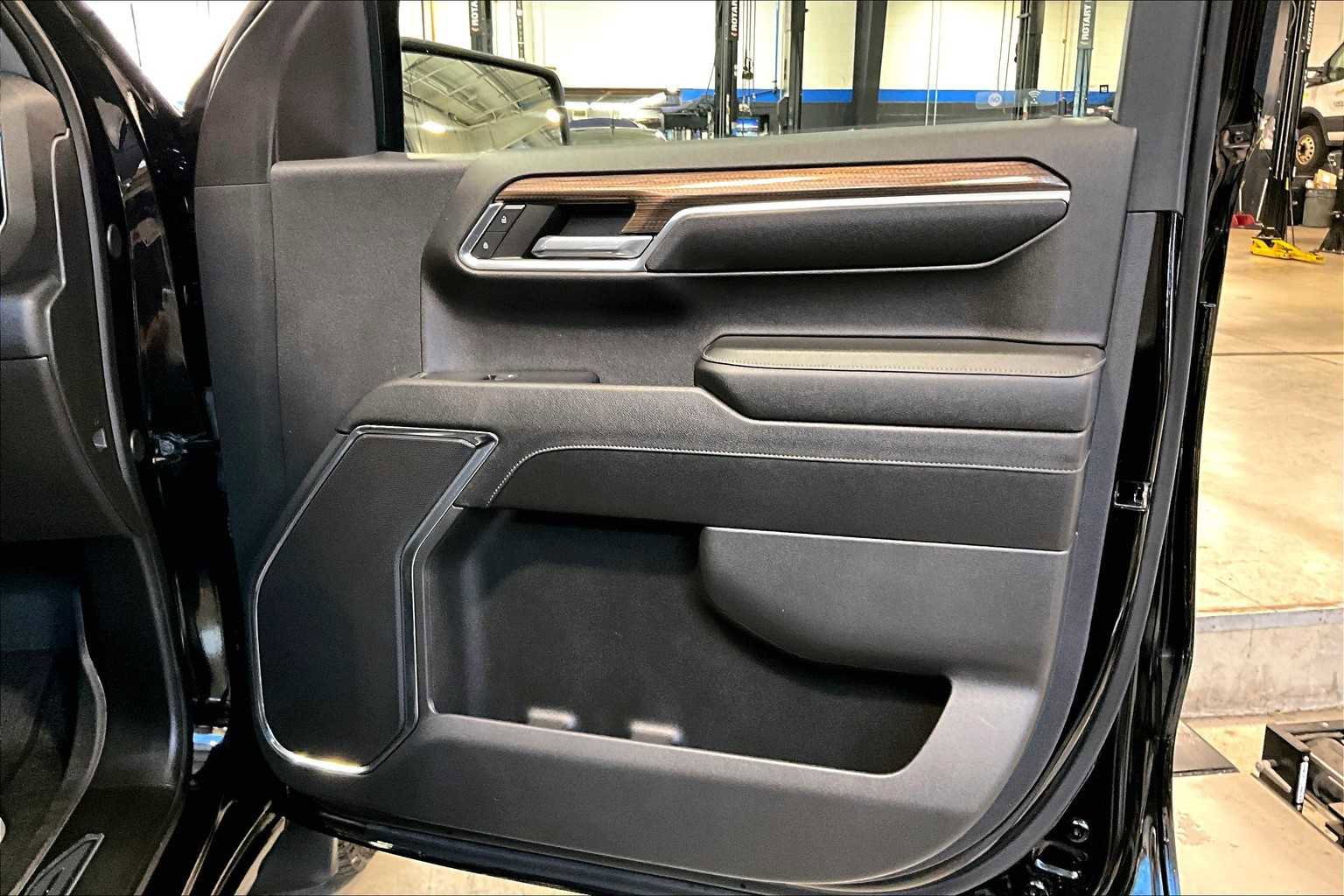 Used 2024 Chevrolet Silverado 1500 RST w/ Z71 Off-Road Package image 12