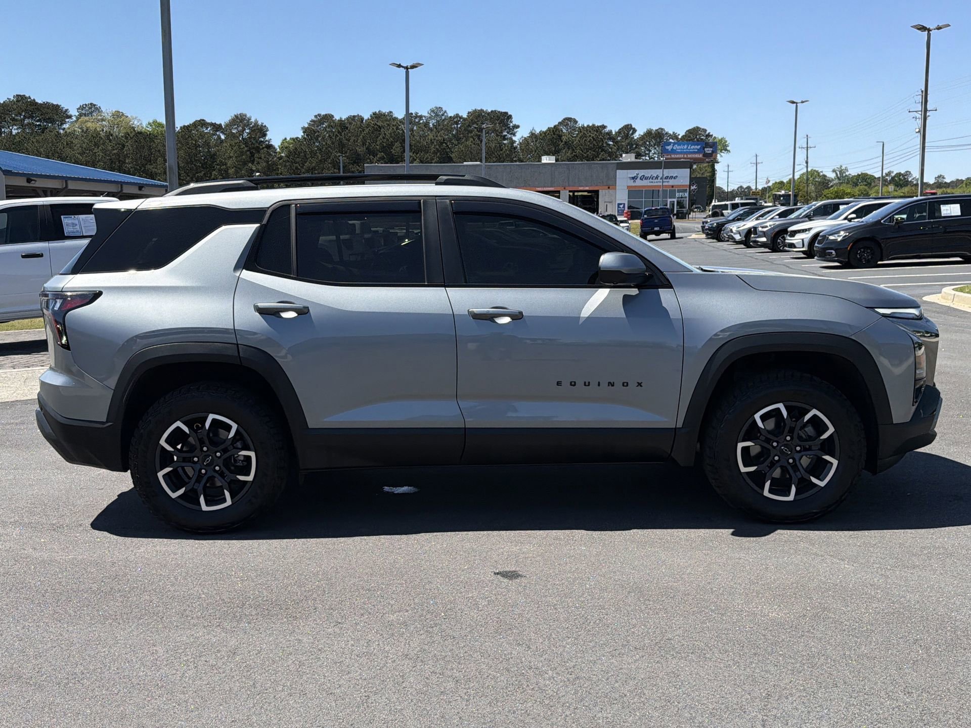 Used 2025 Chevrolet Equinox ACTIV w/ Safety and Technology Package image 31