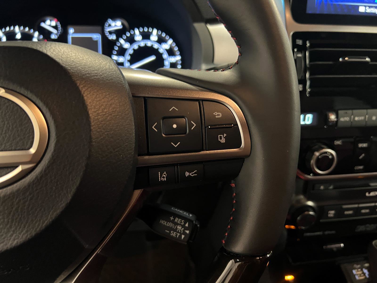 Used 2023 Lexus GX 460 Luxury w/ Sport Design Package AWD/4WD image 14