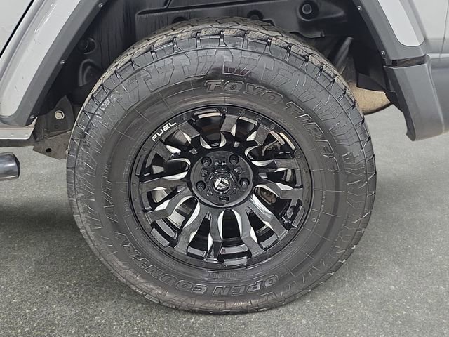 Used 2018 Jeep Wrangler Unlimited Sahara w/ Dual Top Group image 30