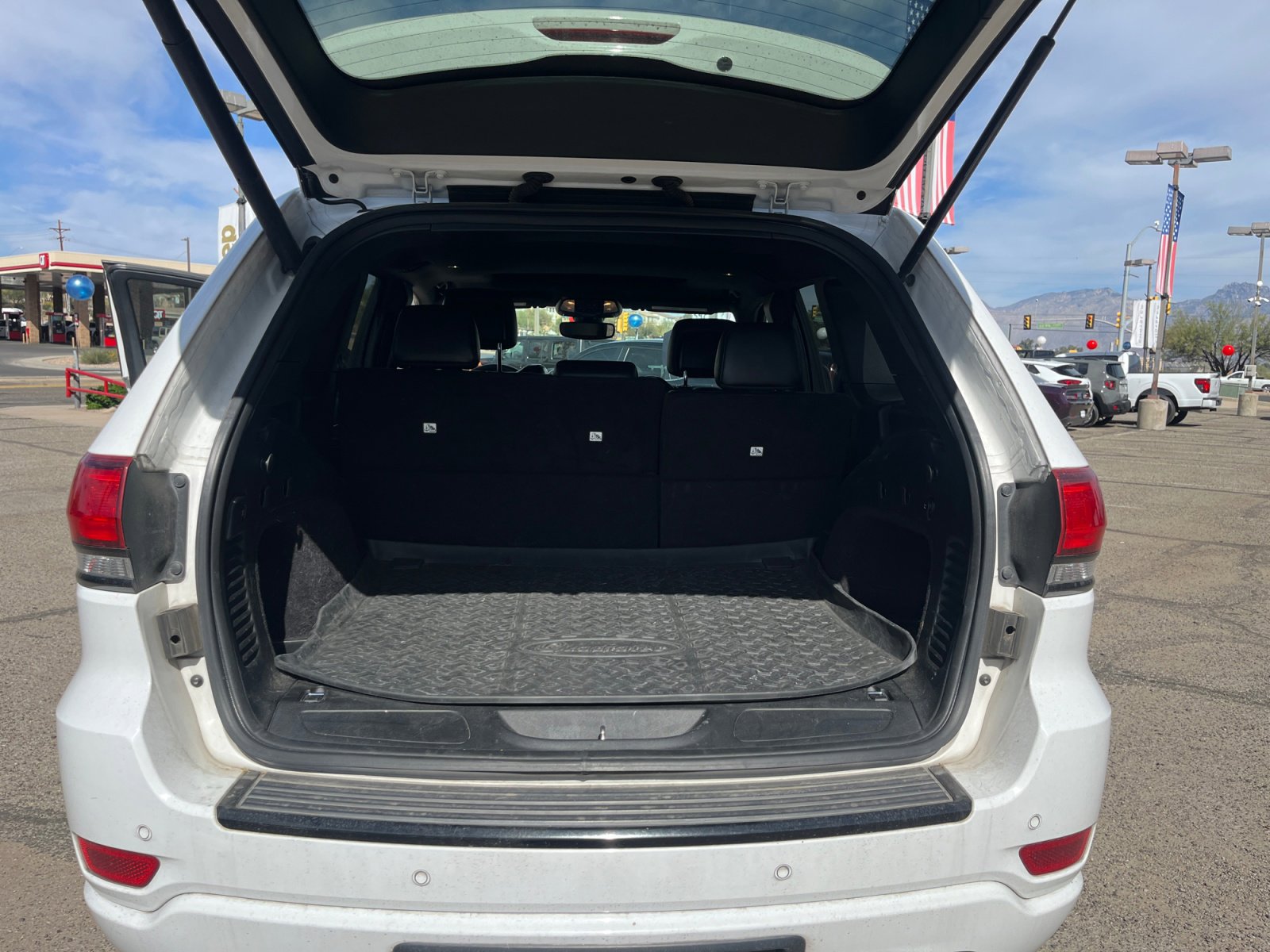 Used 2017 Jeep Grand Cherokee Altitude image 34