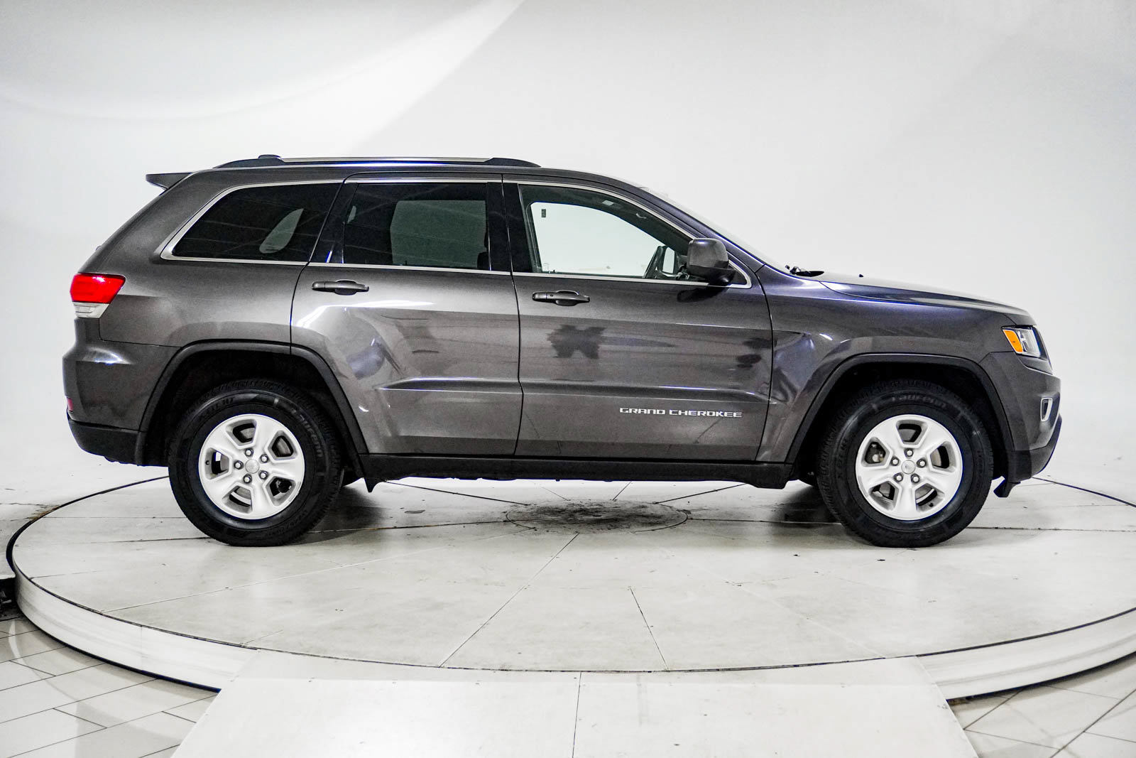 Used 2014 Jeep Grand Cherokee Laredo w/ Quick Order Package 23E AWD/4WD image 10
