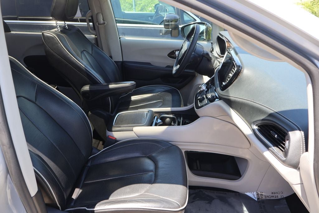 Used 2023 Chrysler Pacifica Limited FWD image 20