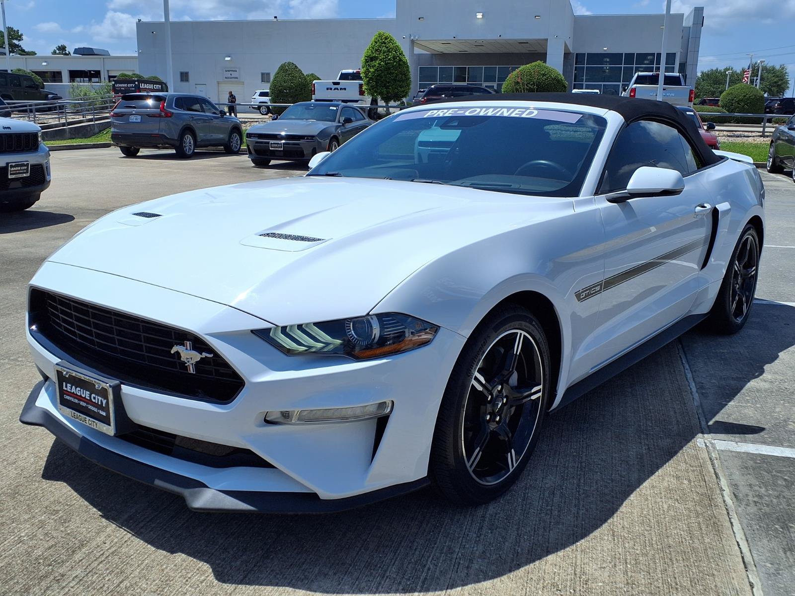 Used 2020 Ford Mustang GT Premium w/ Equipment Group 401A RWD image 3