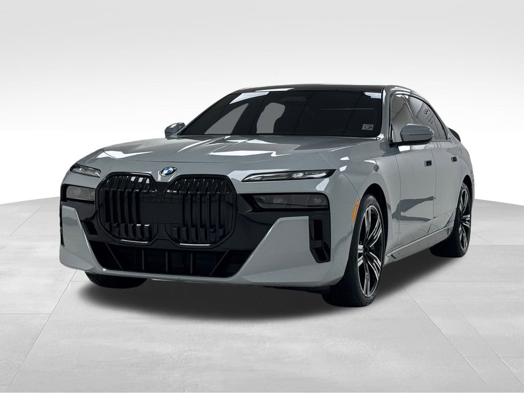 Used 2023 BMW 760i xDrive w/ Executive Package image 3